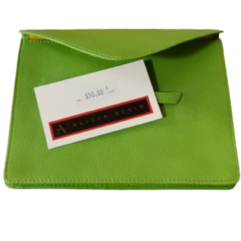 NWT Alice Klein 2020 passport holder